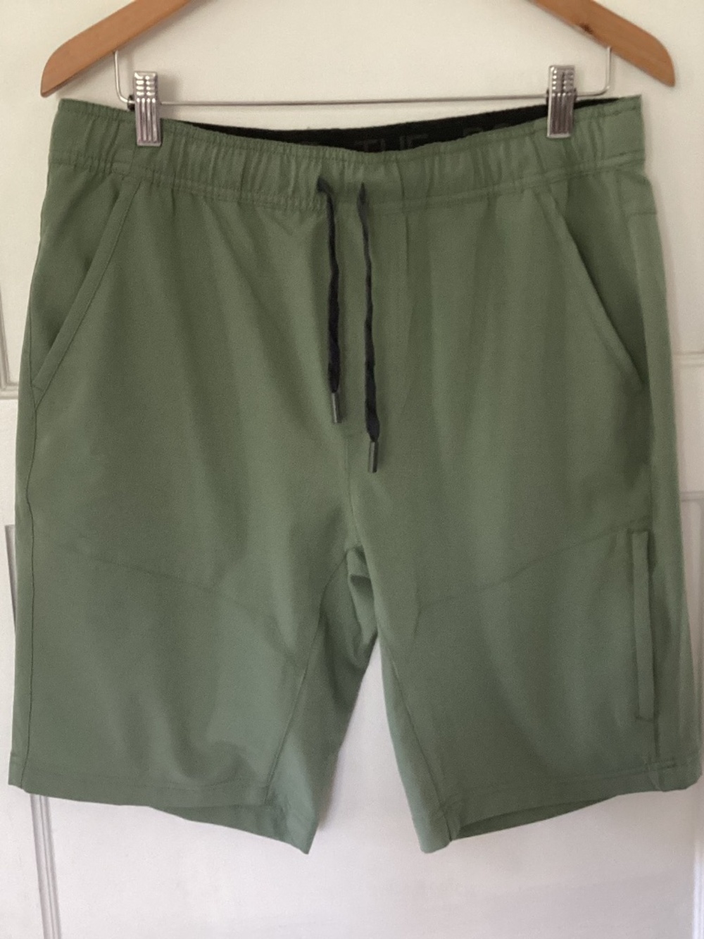 GERRY Green 4 Way Stretch Pull On Trail Shorts Size Mens M Zip Pockets Outdoor.